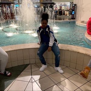 Meet your Posher, Layy